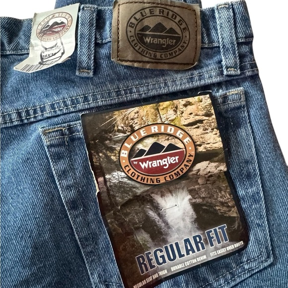 Wrangler Regular Fit Blue Ridge Denim Blue Jeans Men's 38x30 NWT - Picture 3 of 5